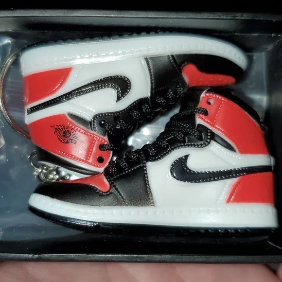 Custom Nike Shoe Keychains set of 2 shoes. (1 pair.) ❤️🖤 - Picture 2 of 16